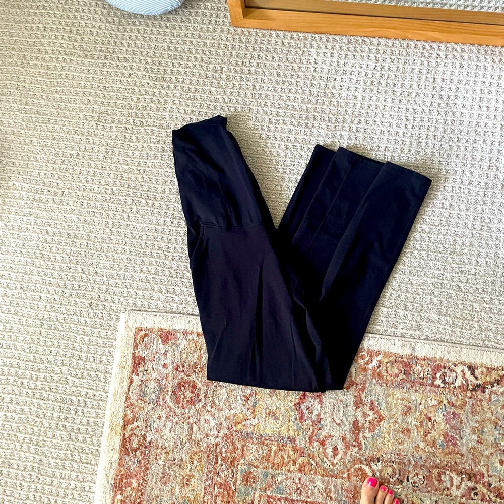 Wide leg athletic maternity pants. 32 in inseam
